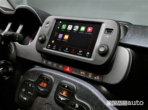 Dettaglio del sistema di infotainment Uconnect da 8,4
