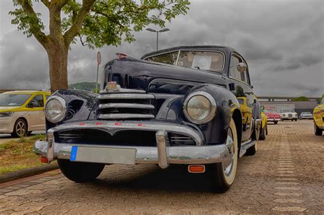 Un'antica Opel Kapitän