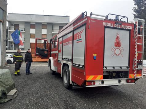 Un'antica autopompa dei vigili del fuoco