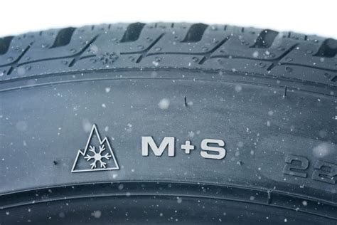 Pneumatici all-season con simbolo M+S e fiocco di neve