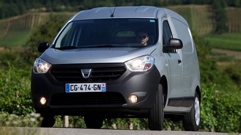 Veicoli commerciali Dacia in un cantiere