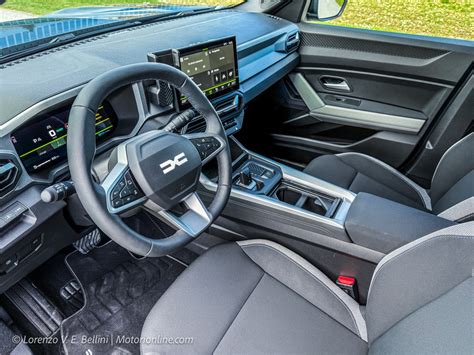 Interni spaziosi del Dacia Bigster
