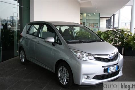 Subaru Trezia su strada