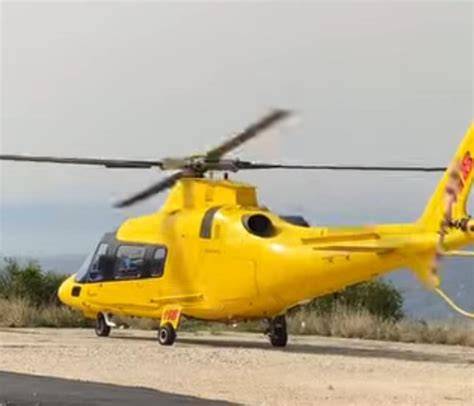 Eliambulanza in fase di atterraggio