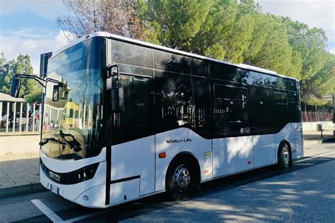 Immagine di un bus navetta in servizio a Genova