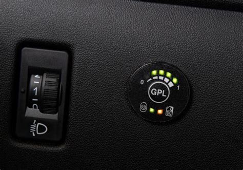 Cruscotto auto con indicatore GPL a LED e lancetta