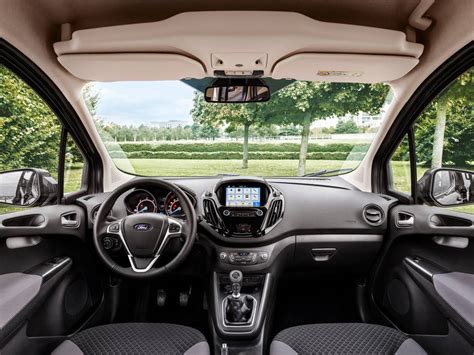 Interni Ford Tourneo Courier con schermo