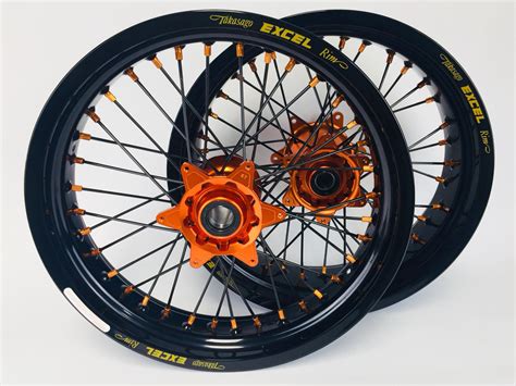 Motocicletta KTM Supermotard con cerchioni Excel Ergal