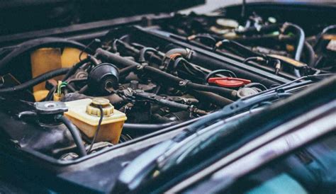 Controlli meccanici su un'auto usata