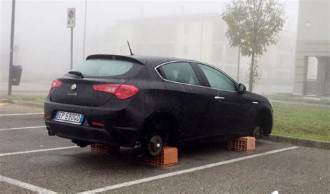 Concept car A360 con sfere al posto delle ruote