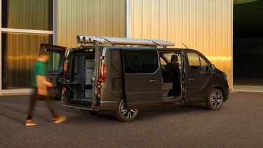 Interno spazioso del Renault Trafic Van con carico