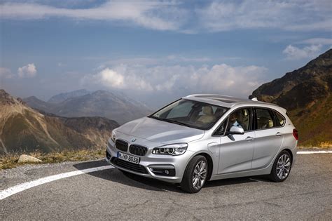 BMW 225xe Active Tourer in carica