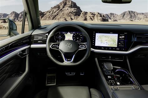 Interni Volkswagen Touareg con display infotainment