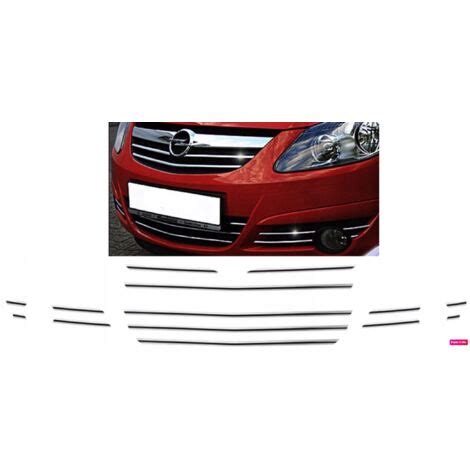 Opel Corsa frontale con linee cromate