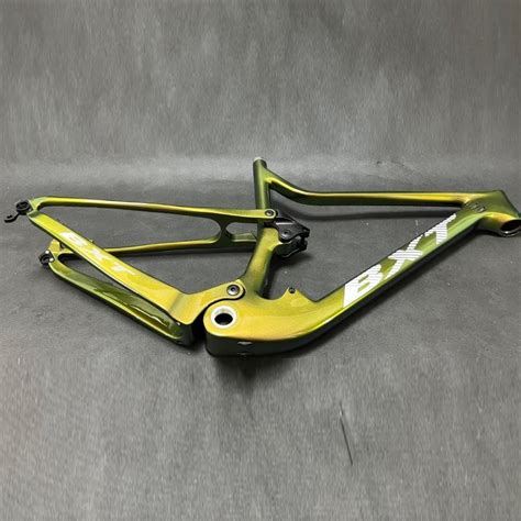 Mountain bike con telaio sloping