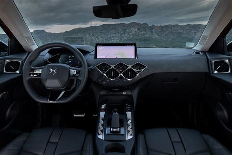 Interni DS 3 Crossback E-Tense con cruscotto digitale e schermo centrale