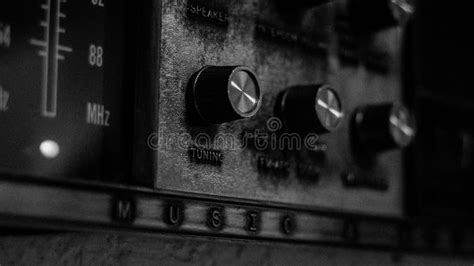 Antica radio in bianco e nero