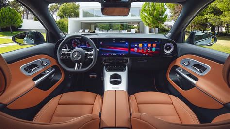 Interni Mercedes-Benz GLB con display digitale