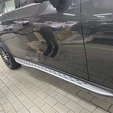 SUV con pedane laterali