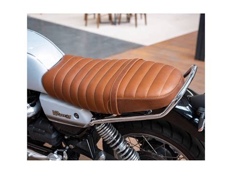 Sella di moto personalizzata in pelle con cuciture a contrasto