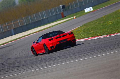 Supercar in pista