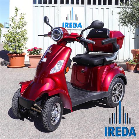 Vari modelli di scooter elettrici per disabili
