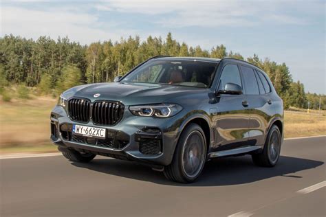 BMW X5 xDrive45e in carica