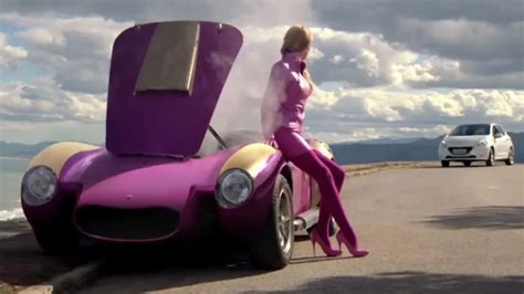 Scena dallo spot della Peugeot 208 ispirato a Wacky Races