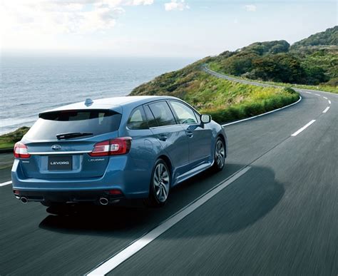 Subaru Levorg in movimento su strada panoramica