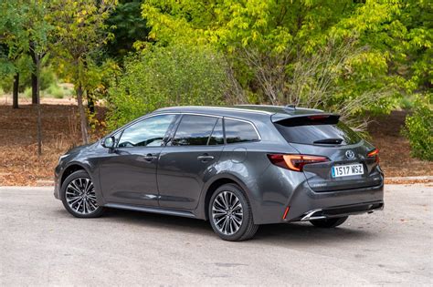 Toyota Corolla Touring Sports verde oliva