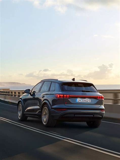 Audi e-tron vista laterale con specchietti virtuali