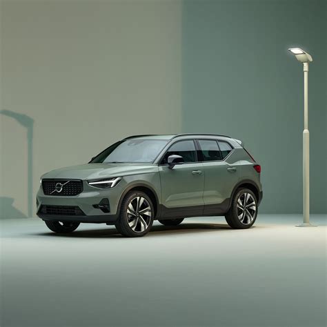 Volvo XC40 in contesto urbano moderno