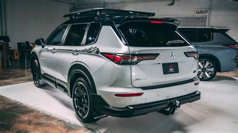 Mitsubishi Outlander Cross in off-road