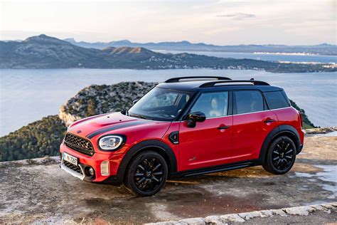 Mini Countryman Cooper S E in ricarica