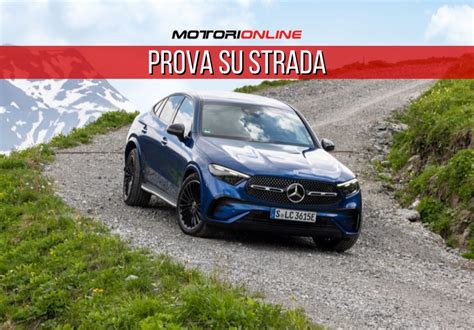 Mercedes GLC Coupé in movimento su strada