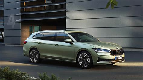 Veduta frontale della Skoda Scala con i nuovi gruppi ottici LED Matrix