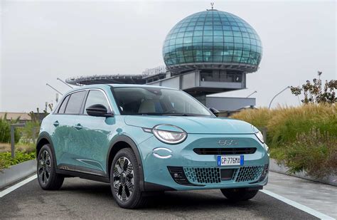 Schema interno di una Fiat 600 con indicazione dei vani altoparlanti