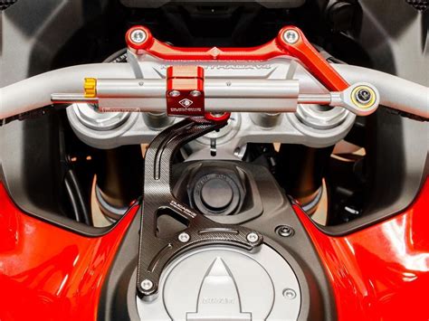 Ducati Multistrada 1200 con ammortizzatore di sterzo aftermarket