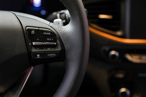 Evolution of car steering wheel controls