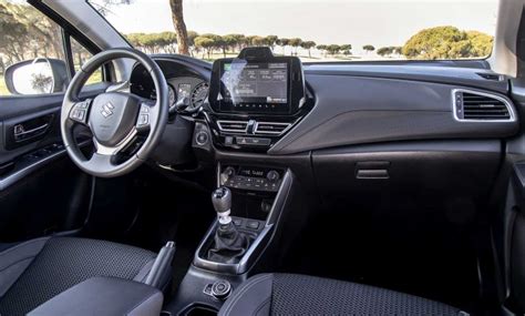 Plancia della Suzuki S-Cross con display da 9 pollici