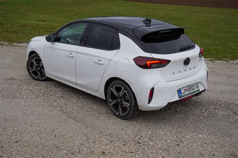 Opel Corsa E con cerchioni personalizzati