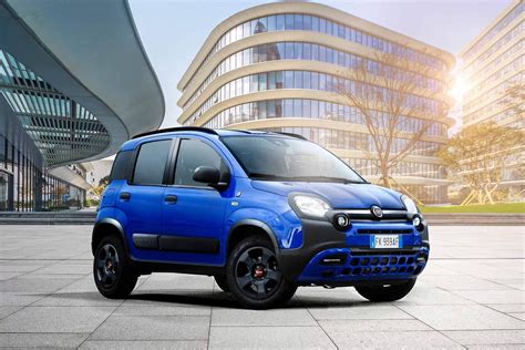 Fiat Panda Waze esterni con logo Waze