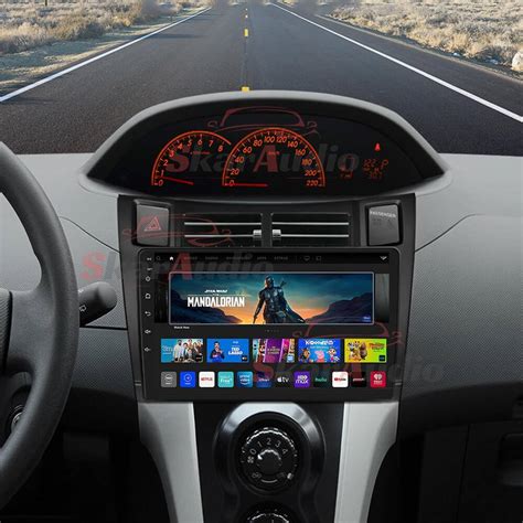 Toyota Yaris 2003 internal console with radio