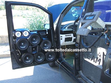 schema interno portiera auto con posizionamento altoparlanti