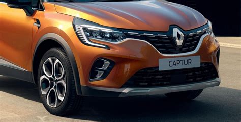 Renault Captur in un paesaggio panoramico