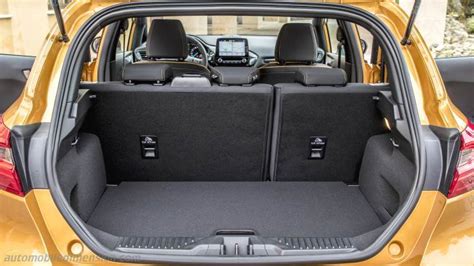 Ford Fiesta interni e bagagliaio