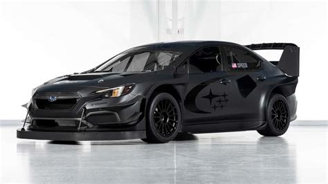Subaru WRX con adesivi personalizzati