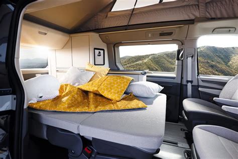 Interno di un camper Volkswagen California
