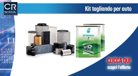 Kit tagliando auto con componenti visibili
