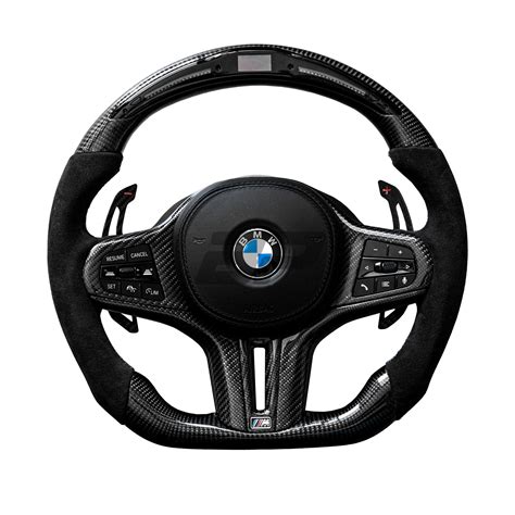 Volante sportivo in fibra di carbonio installato su BMW Serie 3 E90